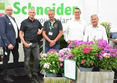 Op de stand van Schneider Youngplants stond Hans Olij van Dummen samen met het team van Schneider.